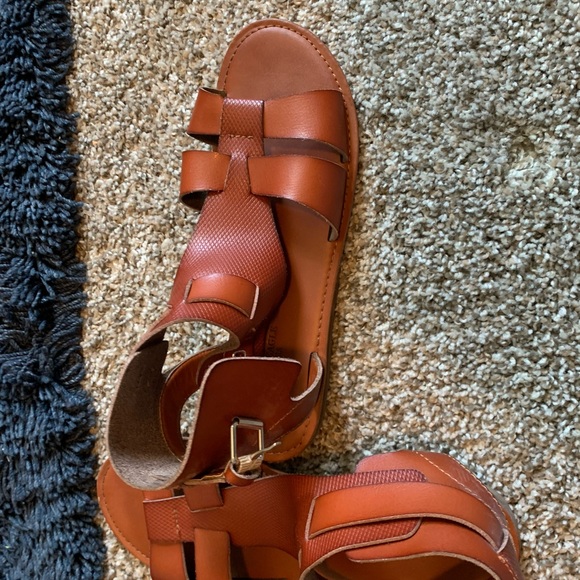 Sandles - Picture 4 of 11